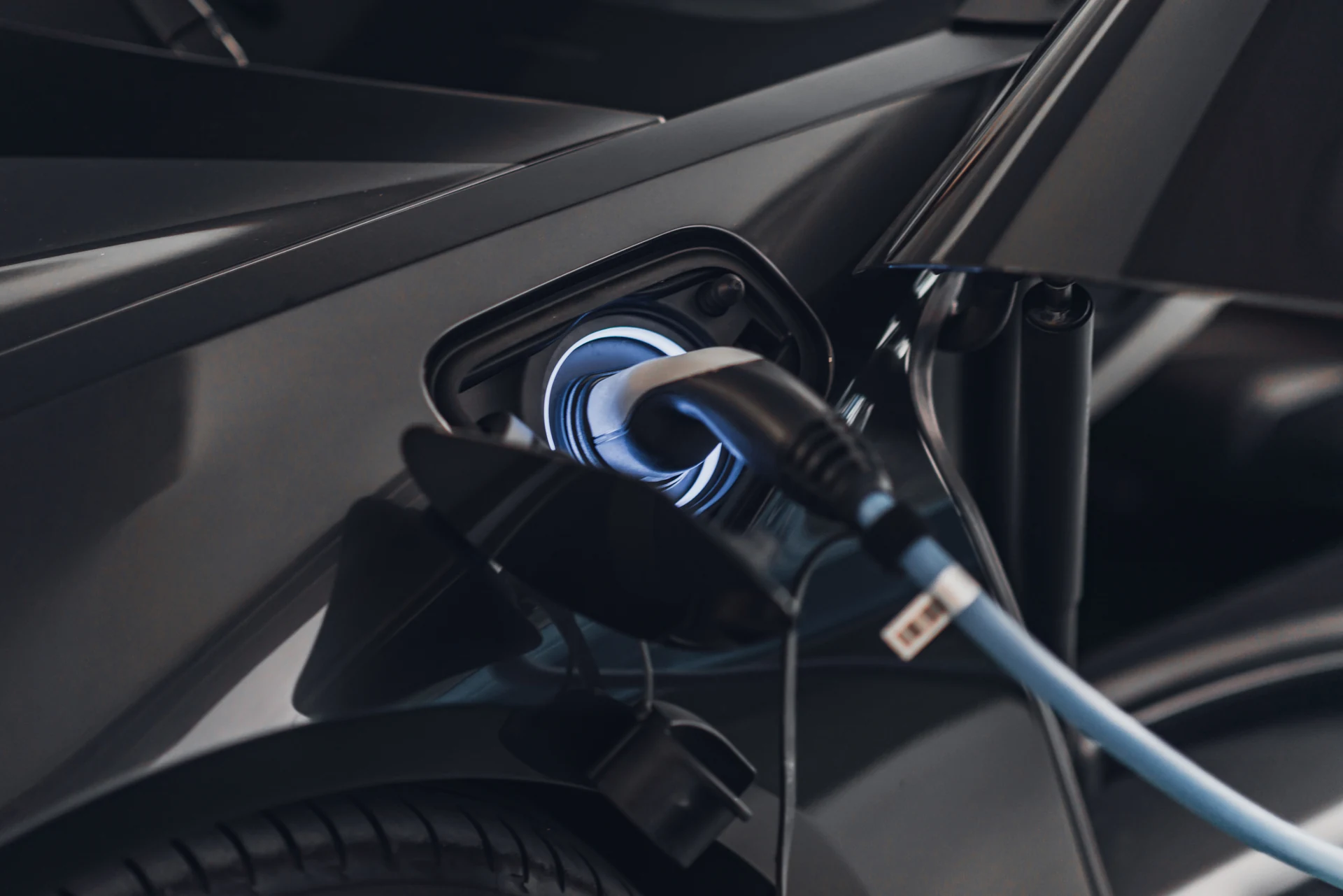 Elektrofahrzeug an einer Ladestation